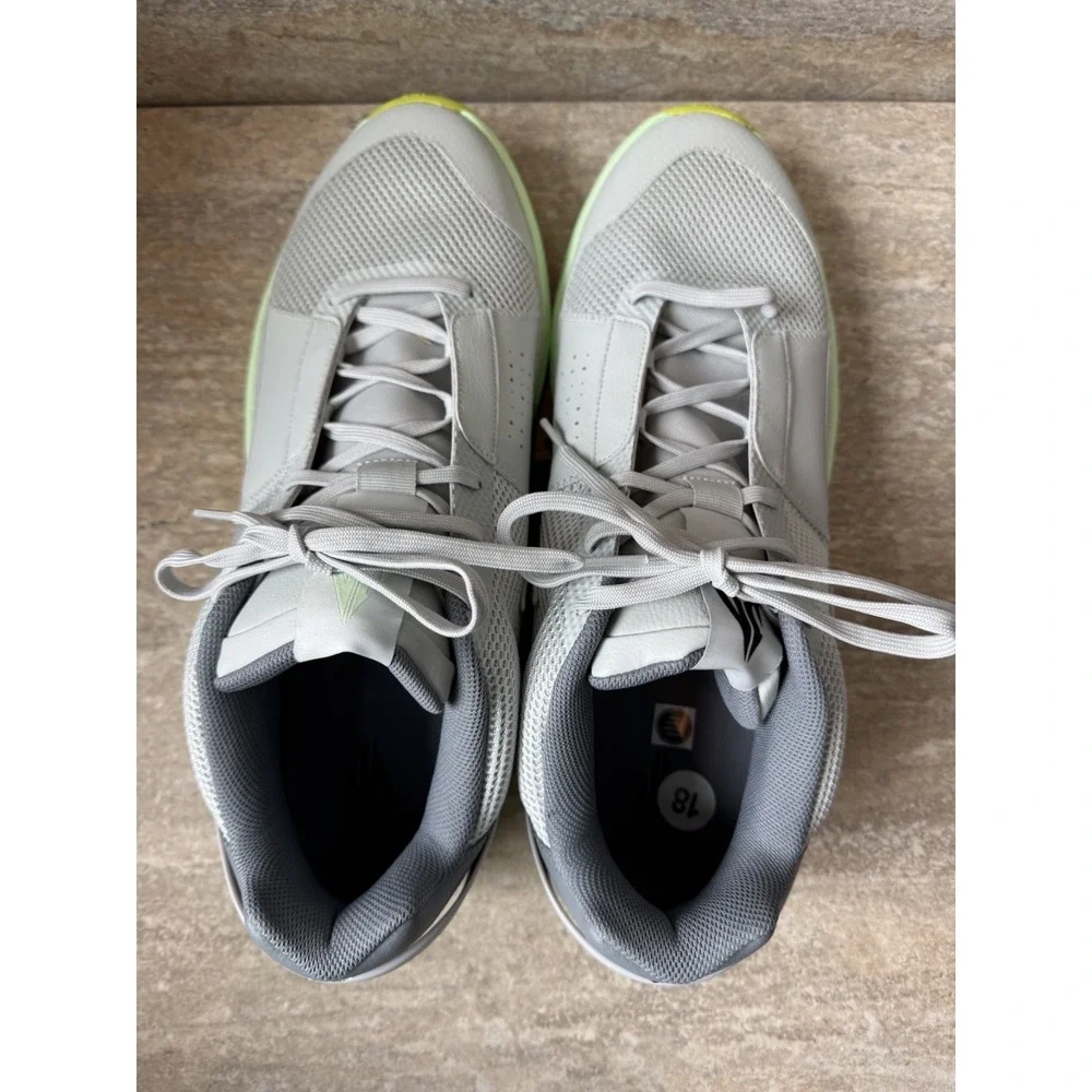 Nike Men's Light Gray and Lime Green Athletic Shoes